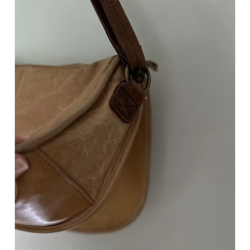 The Sak Crossbody Purse Tan Leather Embroidered Peace Sign Saddle Bag Boho
